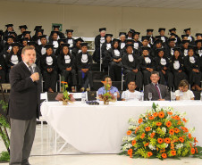 O vice-governador e secretário de Estado da Educação, Flávio Arns, diplomou nessa quarta-feira (27), em Guarapuava, a primeira turma de docentes indígenas bilíngue Guarani e a segunda turma Caingangue do Estado