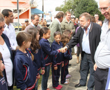 O vice-governador e secretário de Estado da Educação, Flávio Arns, assinou nesta semana a ordem de serviço para reforma geral no Colégio Estadual Professor Júlio César. <br />
<br />
Veja mais fotos em: <a href=" http://www.flickr.com/photos/flavioarns/sets/72157633280165942/" target="_blank"> http://www.flickr.com/photos/flavioarns/</a>