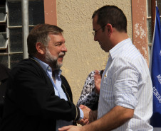 O vice-governador e secretário de Estado da Educação, Flávio Arns, assinou nesta semana a ordem de serviço para reforma geral no Colégio Estadual Professor Júlio César. <br />
<br />
Veja mais fotos em: <a href=" http://www.flickr.com/photos/flavioarns/sets/72157633280165942/" target="_blank"> http://www.flickr.com/photos/flavioarns/</a>