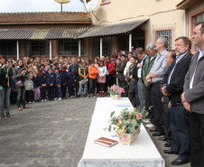 O vice-governador e secretário de Estado da Educação, Flávio Arns, assinou nesta semana a ordem de serviço para reforma geral no Colégio Estadual Professor Júlio César. <br />
<br />
Veja mais fotos em: <a href=" http://www.flickr.com/photos/flavioarns/sets/72157633280165942/" target="_blank"> http://www.flickr.com/photos/flavioarns/</a>