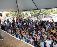 O governador Beto Richa entregou nesta sexta-feira (19), em Cascavel, as obras de colégios estaduais que atendem 1,9 mil estudantes.
