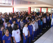A reforma do Colégio Estadual Presidente Costa e Silva, que atende a 771 alunos nos três períodos, durou 12 meses e custou R$ 1,6 milhão. A comunidade aguardava a obra há 18 anos. A situação da escola ficou tão ruim que ela chegou a ser interditada por dez dias no começo de 2011.<br />
<br />
Veja mais fotos em: <a href=" http://www.flickr.com/photos/flavioarns/sets/72157633286726124/" target="_blank"> http://www.flickr.com/photos/flavioarns/</a>