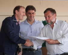 A reforma do Colégio Estadual Presidente Costa e Silva, que atende a 771 alunos nos três períodos, durou 12 meses e custou R$ 1,6 milhão. A comunidade aguardava a obra há 18 anos. A situação da escola ficou tão ruim que ela chegou a ser interditada por dez dias no começo de 2011.<br />
<br />
Veja mais fotos em: <a href=" http://www.flickr.com/photos/flavioarns/sets/72157633286726124/" target="_blank"> http://www.flickr.com/photos/flavioarns/</a>