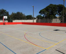 A reforma do Colégio Estadual Presidente Costa e Silva, que atende a 771 alunos nos três períodos, durou 12 meses e custou R$ 1,6 milhão. A comunidade aguardava a obra há 18 anos. A situação da escola ficou tão ruim que ela chegou a ser interditada por dez dias no começo de 2011.<br />
<br />
Veja mais fotos em: <a href=" http://www.flickr.com/photos/flavioarns/sets/72157633286726124/" target="_blank"> http://www.flickr.com/photos/flavioarns/</a>