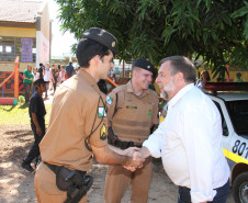 A escola indígena Teko Nemoingo, de São Miguel do Iguaçu, foi inaugurada nesta sexta-feira pelo vice-governador e começou a funcionar no início do ano letivo e atende a 360 estudantes da aldeia Guarani Tekoa Ocoy, com ensino médio, fundamental, cursos de línguas e contraturno.<br />
<br />
Veja mais fotos em: <a href=" http://www.flickr.com/photos/flavioarns/sets/72157633282643093/" target="_blank"> http://www.flickr.com/photos/flavioarns/</a>