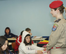 Os equipamentos fazem parte do programa Brigada Escolar, que treina alunos, funcionários e professores sobre situações de perigo.