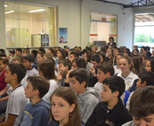Estudantes da Sala de Recursos desenvolveram atividades dentro da escola para ajudar na prevenção e no combate ao mosquito transmissor da doença.