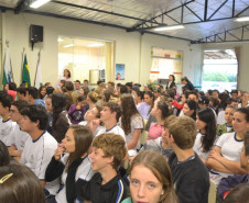 Estudantes da Sala de Recursos desenvolveram atividades dentro da escola para ajudar na prevenção e no combate ao mosquito transmissor da doença.