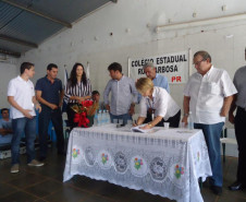 Nesta sexta-feira (26) foi assinada a ordem de serviço para a reforma do Colégio Rui Barbosa. Obra vai melhorar a qualidade do ensino de 470 alunos.