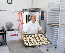 Lapa - 26-04-13 - CEEPAL - Centro Estadual de Educação Profissional Agricola da Lapa, inauguração dos prédios dormitórios dos alunos, sala onde funciona o forno para panificadora. 
