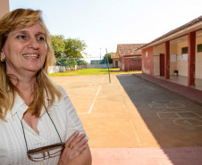 Escola Estadual Arnaldo Buzato, recebe recursos do governo para melhorias nas instalações. Na foto, a diretora da escola,  Sandra Eliete Zanin. 
Miraselva , 02/05/2013.