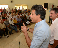 Goevernador Beto Richa com o prefeito de Miraselva, João Marcos Ferrer, durante solenidade onde libera investimentos para reparos em escolas estaduais.
Miraselva, 02/05/2013.