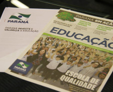 Flávio Arns destacou a valorização profissional, a qualidade na merenda escolar, a construção de novas escolas e reformas em todo o Paraná.<br />
<br />
Veja mais fotos em: <a href=" http://www.flickr.com/photos/flavioarns/sets/72157633419841063/" target="_blank"> http://www.flickr.com/photos/flavioarns/</a>
