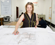 Adriana Kampa, diretora do Colegio Estadual Yvone Pimentel.