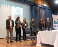 Paraná adere a programa que amplia a jornada de estudantes, disponível em 93 escolas da rede estadual. Milhares de alunos participam.