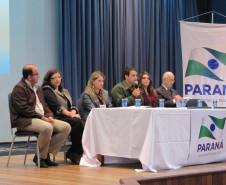 Paraná adere a programa que amplia a jornada de estudantes, disponível em 93 escolas da rede estadual. Milhares de alunos participam.