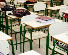 O Governo do Paraná vai concluir a renovação o mobiliário de 60% das escolas estaduais. Na foto, o Colégio Estadual Abílio Lourenço dos Santos, em Fazenda Rio Grande, região metropolitana de Curitiba, recebeu 800 novos conjuntos de carteiras escolares. 
Curitiba, 04/04/2013.
 
