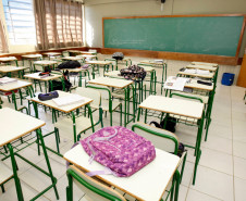 O Governo do Paraná vai concluir a renovação o mobiliário de 60% das escolas estaduais. Na foto, o Colégio Estadual Abílio Lourenço dos Santos, em Fazenda Rio Grande, região metropolitana de Curitiba, recebeu 800 novos conjuntos de carteiras escolares. 
Curitiba, 04/04/2013.
 