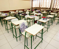 O Governo do Paraná vai concluir a renovação o mobiliário de 60% das escolas estaduais. Na foto, o Colégio Estadual Abílio Lourenço dos Santos, em Fazenda Rio Grande, região metropolitana de Curitiba, recebeu 800 novos conjuntos de carteiras escolares. 
Curitiba, 04/04/2013.
 