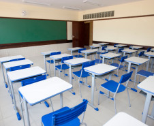 O Governo do Paraná vai concluir a renovação o mobiliário de 60% das escolas estaduais. Colégio Geraldina Mota.
Curitiba, 04/04/2013. 