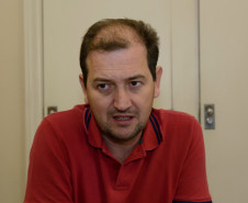 Professores da rede estadual de ensino aprovam a hora atividade. Na foto, Josué Borba, professor de Física no Colégio Estadual do Paraná. Curitiba, 10/05/2013.  