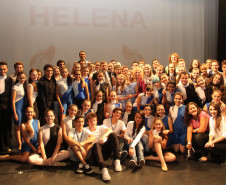 Grupo de Dança Contemporânea do Colégio Estadual do Paraná homenageou Helena Kolody. Público incluiu o governador em exercício, Flávio Arns. <br />
<br />
Veja mais fotos em: <a href=" http://www.flickr.com/photos/flavioarns/sets/72157633494529676/" target="_blank"> http://www.flickr.com/photos/flavioarns/</a>