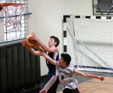 14-05-13 - Jogos Escolares, Secretaria de Esporte, jogo de Basquete entre o Colégio Estadual Nilton Carneiro contra Santa Maria - Marista  