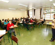 30 mil funcionários de escolas estaduais recebem capacitação de combate ao preconceito em todos os Núcleos Regionais de Educação.