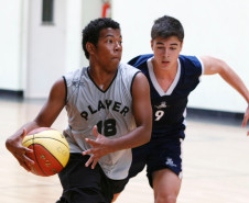 Partida de basquete em Curitiba.