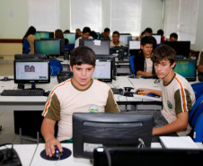 Arapoti - 29-08-13 - Centro Estadual de Educação Profissional de Arapoti, Colégio Agrícola, laboratório de informática. 