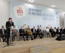 O governador em exercício Flávio Arns e a secretária estadual da Família e Desenvolvimento Social, Fernanda Richa, apresentaram nesta segunda-feira (20), em Curitiba, a campanha Viva a Infância. O objetivo é motivar a sociedade a enfrentar as situações de violência contra crianças e adolescentes e denunciar esses atos.