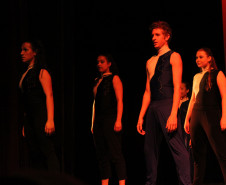 Cerca de 40 alunos irão exibir cinco coreografias do espetáculo “Helena” no 31º Festival de Dança de Joinville, em Santa Catarina.<br />
<br />
Veja mais fotos em: <a href=" http://www.flickr.com/photos/flavioarns/sets/72157633494529676/" target="_blank"> http://www.flickr.com/photos/flavioarns/</a>