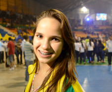 Abertura oficial da segunda etapa dos 60.º Jogos Escolares do Paraná (JEPs), no ginásio de esportes Luiz Augusto Zin. Na foto, Barbara Quevedo,  atleta de Nova Itacolomi. Arapongas , 20/05/2013. 