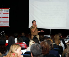 22-05-13 - Reuniao com diretores de Colégios com a Patrulha Escolar, palestra do Capitao Walter João Marques Luiz.  