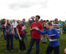Jovens agricultores do Canada vieram conhecer a estrutura física e pedagógica de uma instituição de ensino em tempo integral.