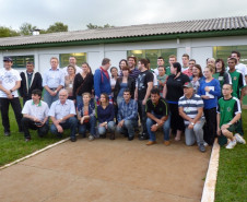 Jovens agricultores do Canada vieram conhecer a estrutura física e pedagógica de uma instituição de ensino em tempo integral.