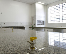 Centro Estadual de Educação Profissional de Terra Roxa. Laboratório de Química. N/F: bicos para gás.
Terra Roxa, 03-04-13.
 