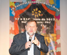 27-05-13 - Abertura do IX Festival Estadual Nossa Arte da APAE em União da Vitória com o Secretário de Educação Flávio Arns.