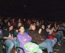 Na quarta-feira (29), cerca de 60 estudantes da manhã do Colégio Marilis Pirotelli fizeram um show de músicas cantadas e tocadas na língua inglesa. O “English Art Show” mostrou que a língua inglesa está presente no dia a dia. “A apresentação serviu para valorizar os alunos, que também puderam mostrar o aprendizado e o talento no palco”, explicou a professora de Língua Inglesa e Língua Portuguesa, Iana Mara Steuernagel.
