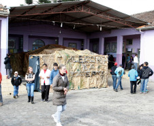 06-06-13 - Cidade de Paulo Frontin, alunos do Colégio Estadual Pedro Busko apresentam trabalhos na Feira de Talento nas dependencias do Colégio.  