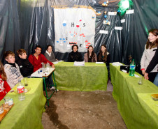 06-06-13 - Cidade de Paulo Frontin, alunos do Colégio Estadual Pedro Busko apresentam trabalhos na Feira de Talento nas dependencias do Colégio.   