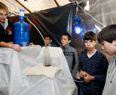 06-06-13 - Cidade de Paulo Frontin, alunos do Colégio Estadual Pedro Busko apresentam trabalhos na Feira de Talento nas dependencias do Colégio.   