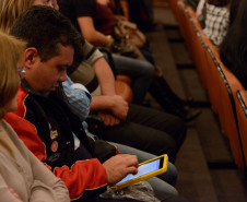 Entrega de Tablets para professores de escolas do Núcleo Regional de Educação Área Metropolitana Norte, no auditório do Parque Newton Freire Maia. Pinhais, 06/062013.  