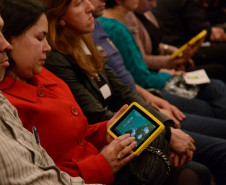 Entrega de Tablets para professores de escolas do Núcleo Regional de Educação Área Metropolitana Norte, no auditório do Parque Newton Freire Maia. Pinhais, 06/06/2013. 