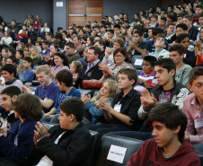 Os alunos paranaenses conquistaram ao todo 35 medalhas de ouro, 69 de prata e 191 de bronze, além de 2.928 menções honrosas. <br />
<br />
Veja mais fotos em: <a href=" http://www.flickr.com/photos/flavioarns/sets/72157634075035066/" target="_blank"> http://www.flickr.com/photos/flavioarns/</a>