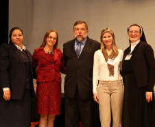 Os alunos paranaenses conquistaram ao todo 35 medalhas de ouro, 69 de prata e 191 de bronze, além de 2.928 menções honrosas. <br />
<br />
Veja mais fotos em: <a href=" http://www.flickr.com/photos/flavioarns/sets/72157634075035066/" target="_blank"> http://www.flickr.com/photos/flavioarns/</a>