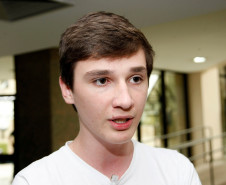 11-06-13 - FIEP - Entrega de medalhas da Olimpíada de Matemática, na foto o aluno João Marcelo Schlickman, de Ampere.