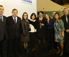 Dois mil profissionais da educação que atuam na Região Metropolitana de Curitiba, na capital e no Litoral se reuniram para colar grau nesta sexta-feira.<br />
<br />
Veja mais fotos em: <a href=" http://www.flickr.com/photos/flavioarns/sets/72157634134129692/" target="_blank"> http://www.flickr.com/photos/flavioarns</a>