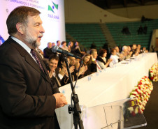 Dois mil profissionais da educação que atuam na Região Metropolitana de Curitiba, na capital e no Litoral se reuniram para colar grau nesta sexta-feira.<br />
<br />
Veja mais fotos em: <a href=" http://www.flickr.com/photos/flavioarns/sets/72157634134129692/" target="_blank"> http://www.flickr.com/photos/flavioarns</a>