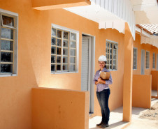 10-06-13 - Silmara Rozette aluna do curso de edificações do CEEP Curitiba, trabalha como técnica de obras na construção de casas para Cohapar em Colombo.